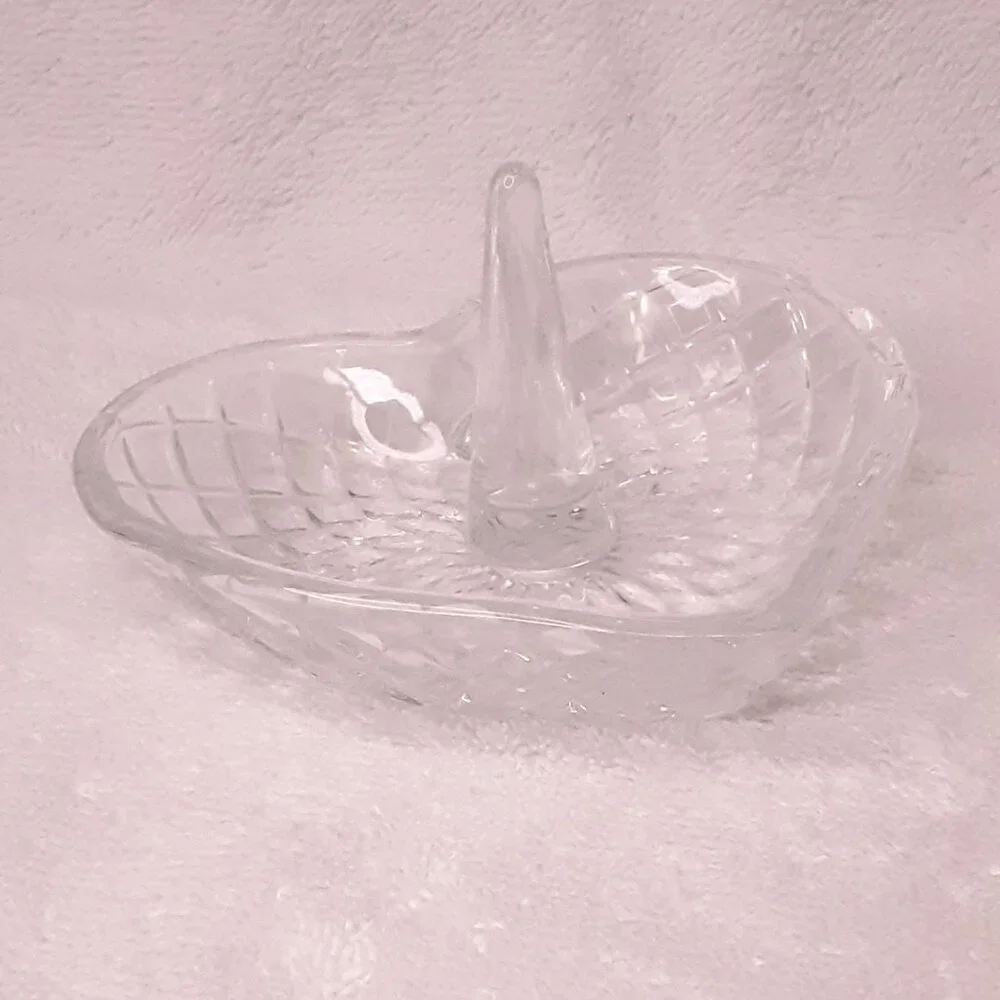 HOST PICK!!  NEW Heart-shaped clear glass ring holder